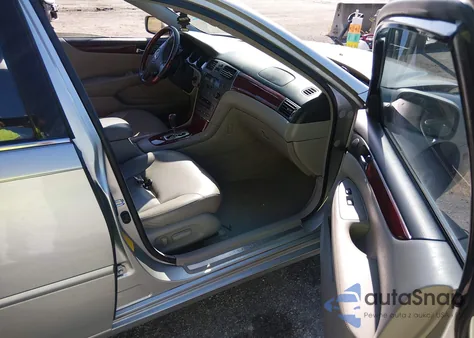 2002 Lexus Es 300 z USA, uszkodzony, nr VIN JTHBF30G920051049